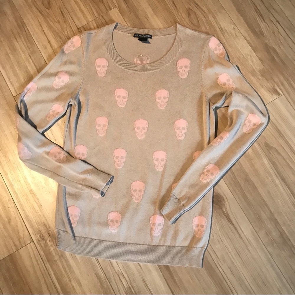 Cream and pink Chelsea and Theadore skull sweater